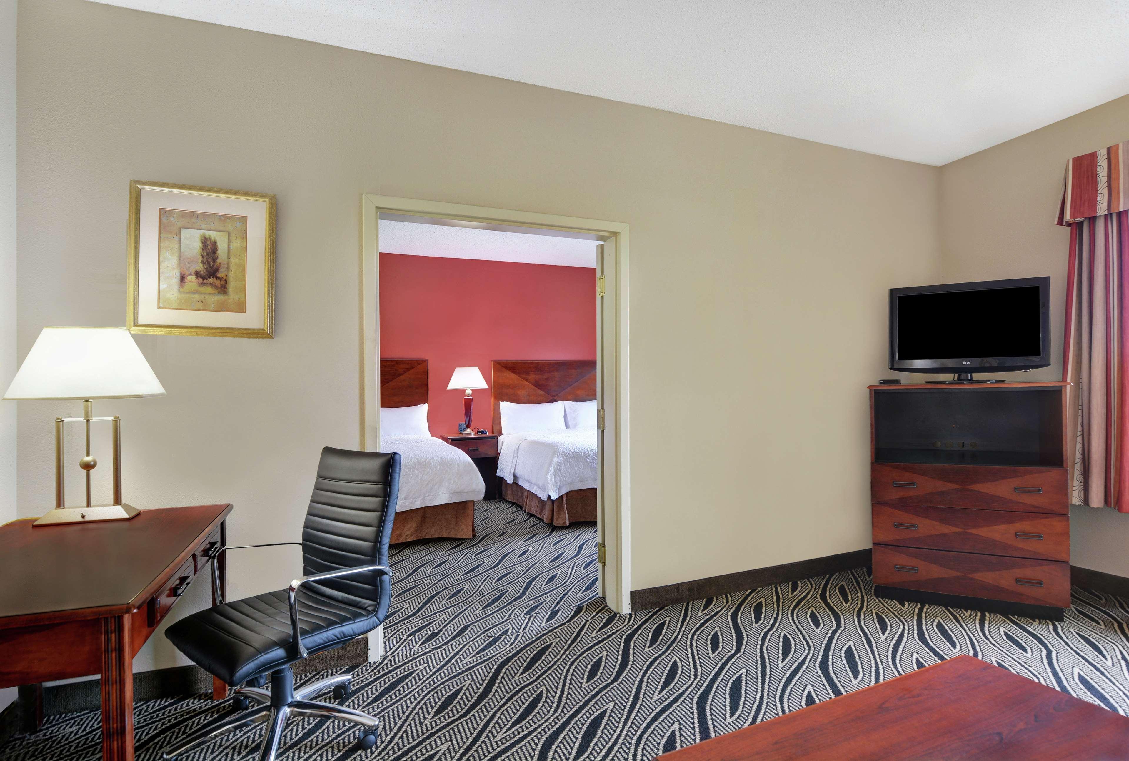 Hampton Inn Fayetteville Bagian luar foto