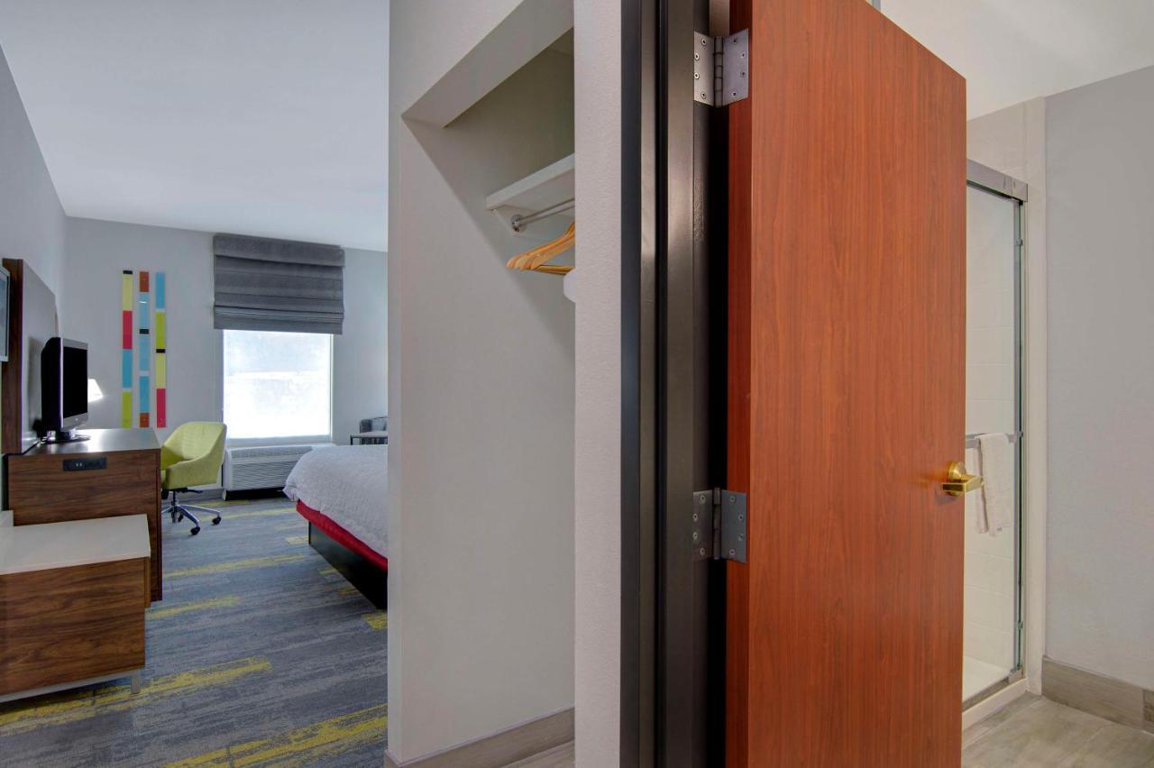Hampton Inn Fayetteville Bagian luar foto