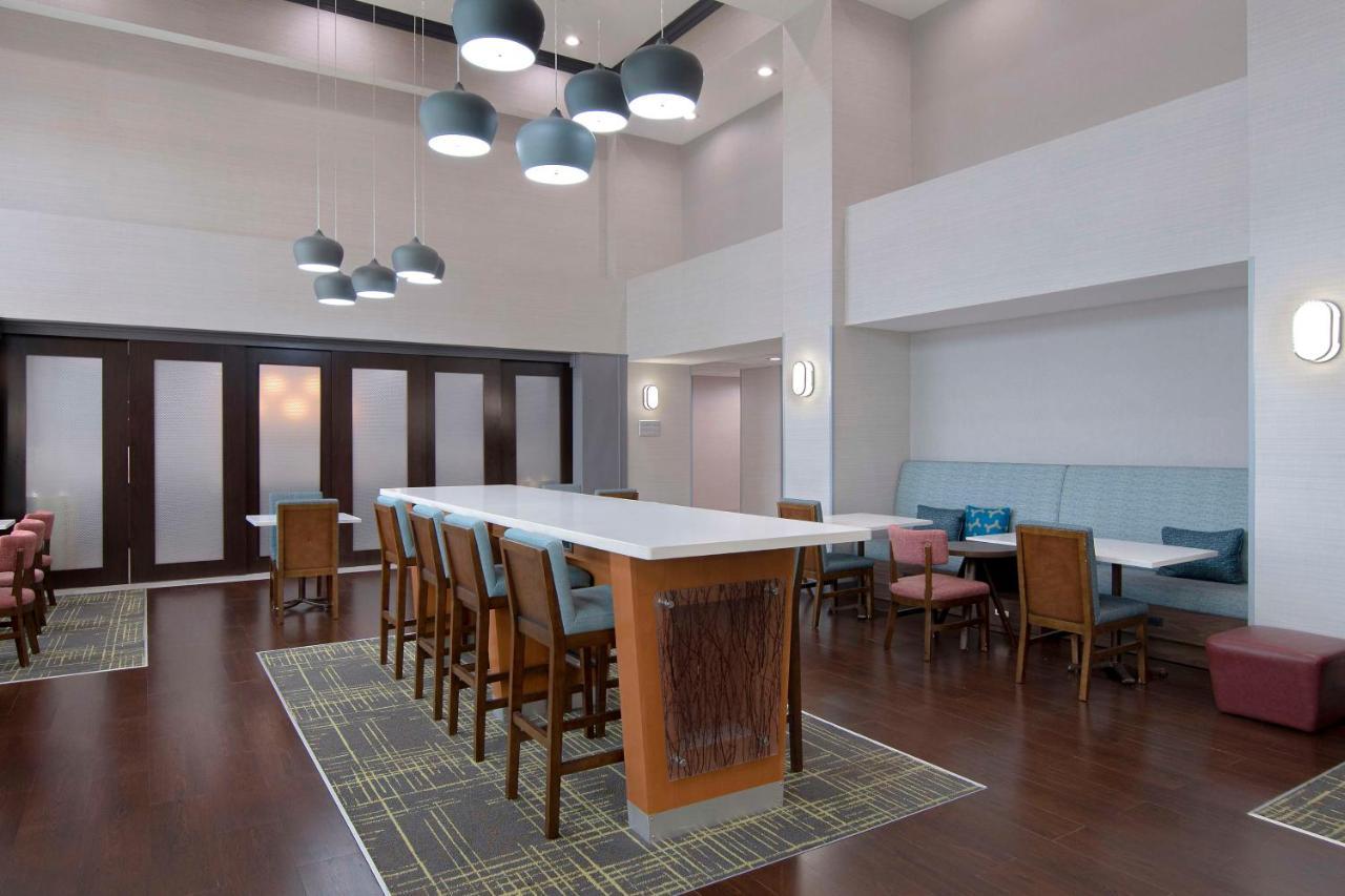 Hampton Inn Fayetteville Bagian luar foto